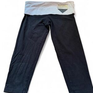 Black Victoria's Secret foldover heart crop leggings